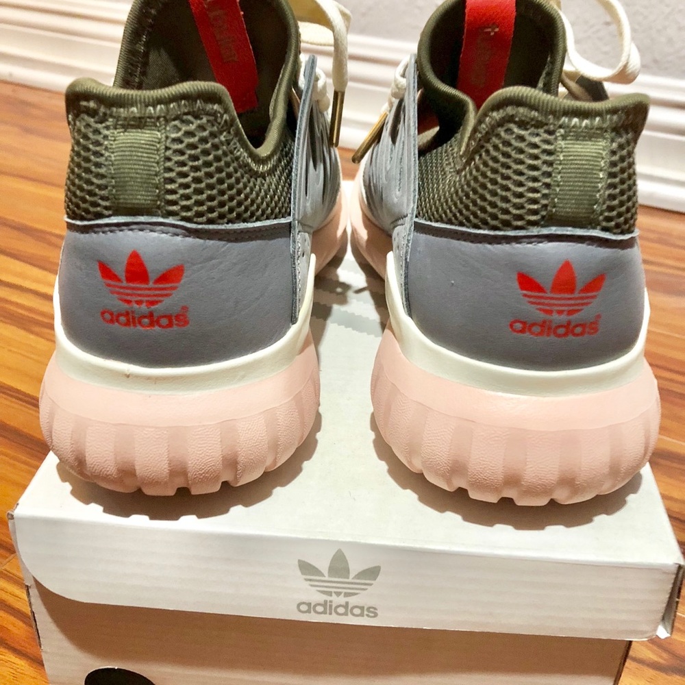 Custom Adidas - Picture 4 of 5